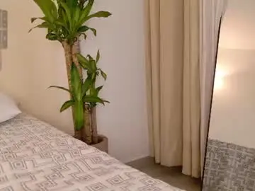 Chaturbate Nude Webcam of mia_white11