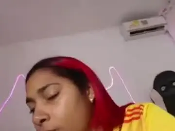 Chaturbate Live Sex Cam of salome_horny3
