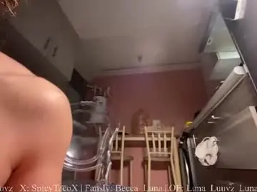 Chaturbate Live Sex Cam of luna_luuvz