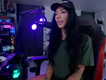 Chaturbate Sex Cam of evelyne92