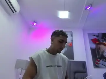 Chaturbate Live Sex Cam of dennis_kinsey