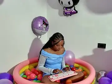 Chaturbate Live Sex Cam of ellie_cute7