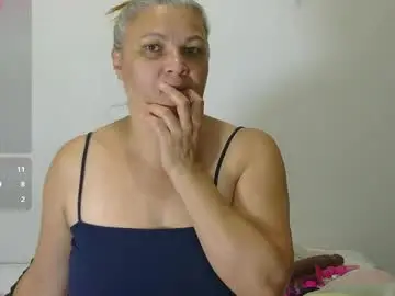 Chaturbate Live Sex Cam of zyra_vex