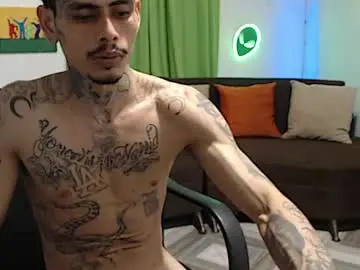 Chaturbate Live Sex Cam of alpha_zom