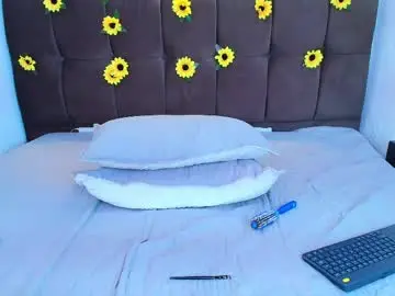 Chaturbate Live Sex Cam of liiaa_sweett_