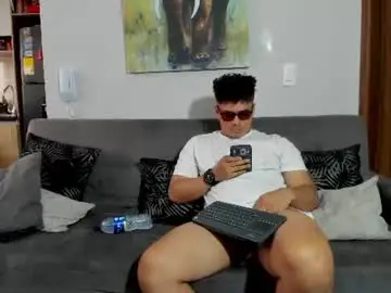 Chaturbate Live Sex Cam of straight__friends