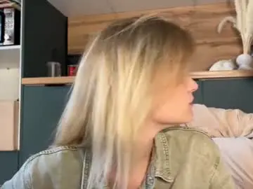 Chaturbate Best live sex cam show of adele_nick2202