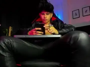 Chaturbate Watch Live Sex Cams of lylebennett_