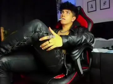 Chaturbate Watch Live Sex Cams of lylebennett_