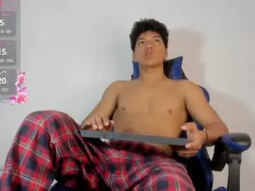 Chaturbate Nude Webcam of maximiliano_kh4lil