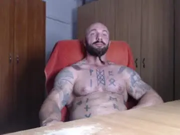 Chaturbate Live Sex Cam of strongivan