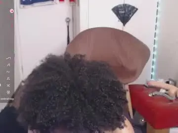 Chaturbate Live Sex Cam of michell_bling