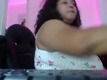Chaturbate Live Sex Cam of ayliinn_