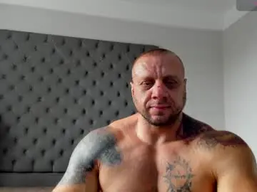 Chaturbate Live Sex Cam of ironhulk22