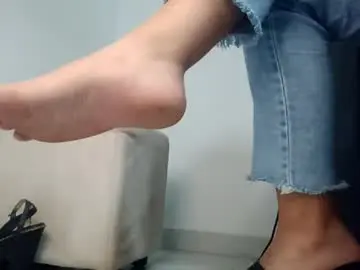 Chaturbate Live Sex Cam of monaa_paloma