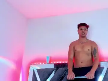 Chaturbate Free Live Porn of robertmiller21