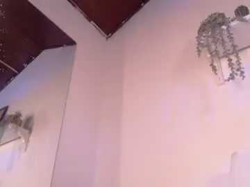 Chaturbate Live Porn of isaxcurves