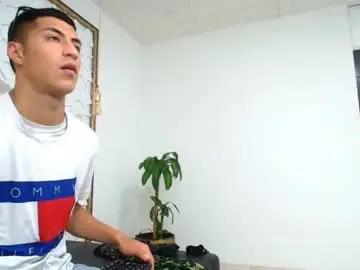 Chaturbate Live Sex Cam of mr_porn_9