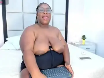 Chaturbate Adult Video Chat of treisyvixen