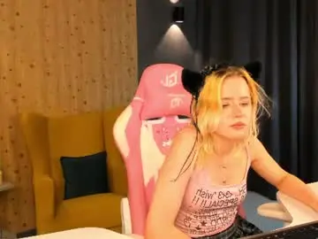 Chaturbate Nude Webcam of kiki_peach