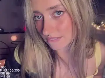 Chaturbate Adult Video Chat of yvie_