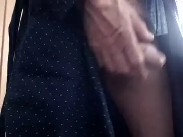 Chaturbate Live Sex of helpmegetitup70