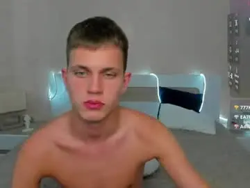 Chaturbate Live Sex Cam of m0neyken_