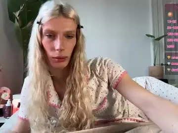 Chaturbate Live Sex Cam of hung_angel_xxl