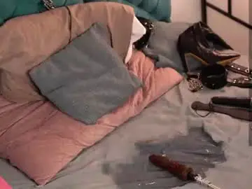Chaturbate Live Sex Cam of shiny_lily