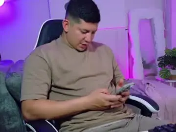 Chaturbate Watch Live Sex Cams of _robertobaggio