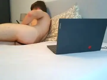Chaturbate Live Sex Cam of thecuteguy144949