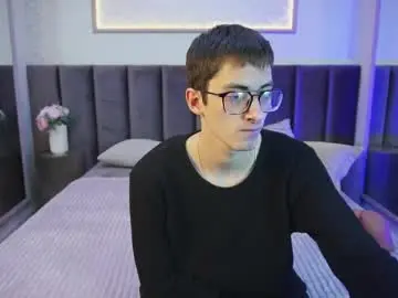 Chaturbate Best live sex cam show of ronbevs