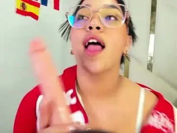 Chaturbate Live Sex Cam of isabellrodriguez18
