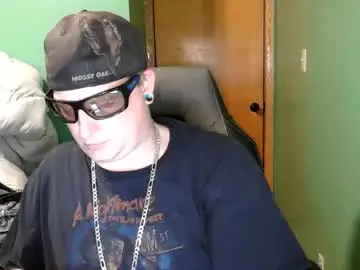 Chaturbate Free Porn Cam of edwardaims_2please