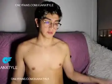 Chaturbate Live Sex Cam of juancamroom