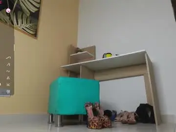 Chaturbate Live Sex Cam of laura_zans_