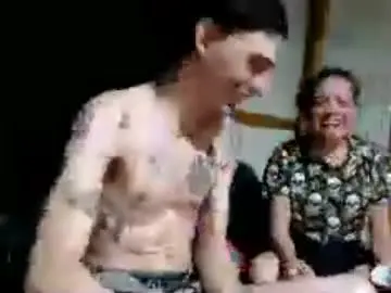 Chaturbate Live Sex Cam of miahells