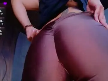 Chaturbate Live Sex Cam of miia_sttone
