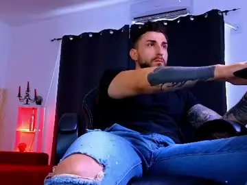 Chaturbate Free Live Porn of mightyaaron