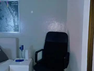 Chaturbate Sex Cam of amelialaurent_