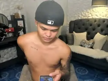 Chaturbate Live Sex Cam of asianhugescott