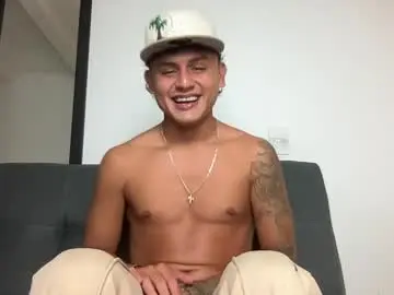 Chaturbate Live Sex Cam of bob_pettersonn