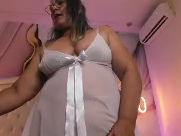 Chaturbate Nude Webcam of lucy_milf_474