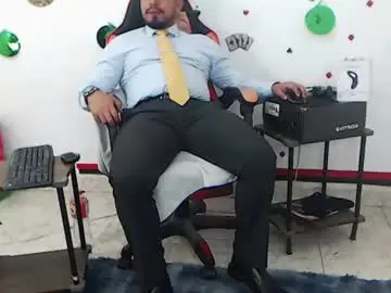 Chaturbate Live Sex Cam of kalethbigdick88