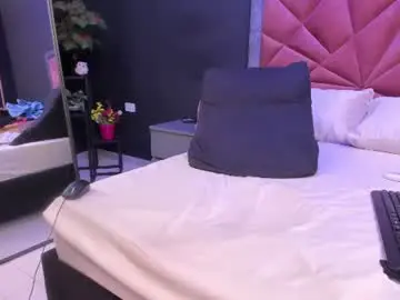 Chaturbate Free Live Porn of mia_milff