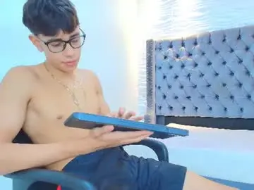 Chaturbate Watch Live Sex Cams of lenny_knox2