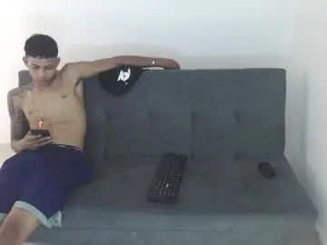 Chaturbate Live Sex Cam of alphas_latins
