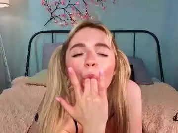 Chaturbate Live Porn of cloverfarewell