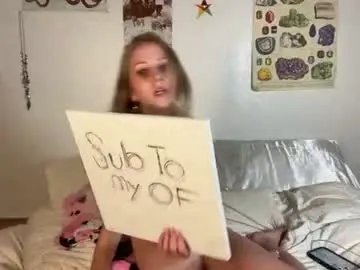 Chaturbate Live Sex Cam of lyracyrus