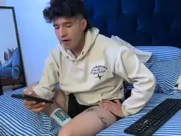 Chaturbate Live Sex Cam of zoren333
